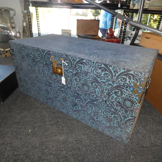 1960’S BLUE FLOCKED VELVET TRUNK H337 W735 D353mm