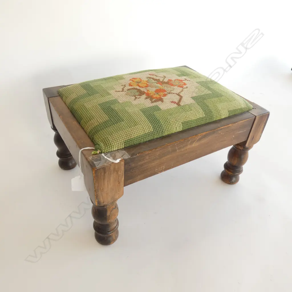 TAPESTRY FOOT STOOL  Image 1++