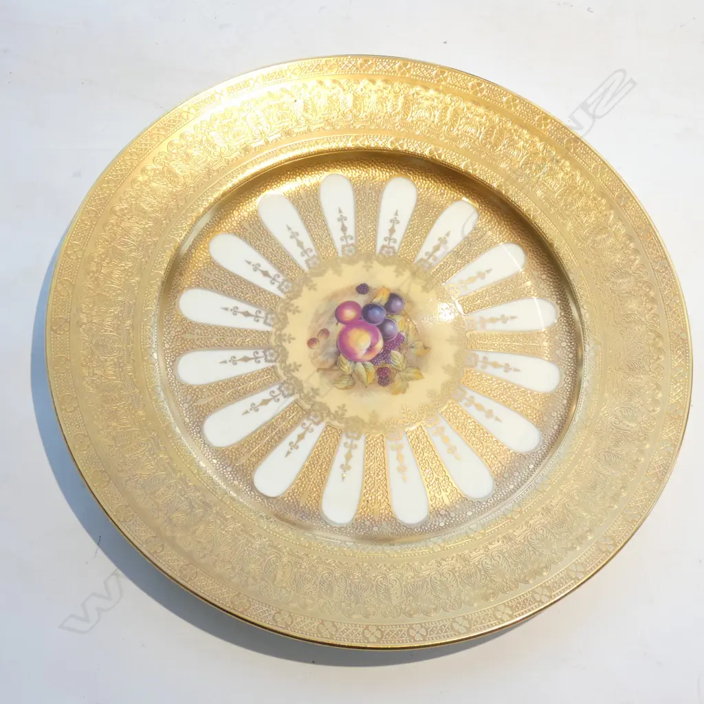 AYNSLEY GUILDED CABNET PLATE Image 1++