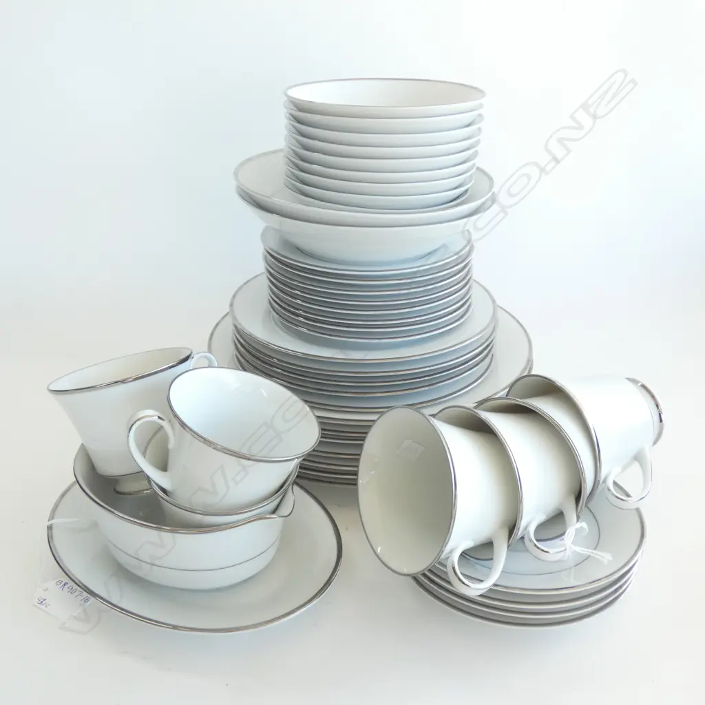 NORITAKE PART WHITE & PLATINUM 'SPECTRUM' DINNER SERVICE 43 PCS ... Image 1++
