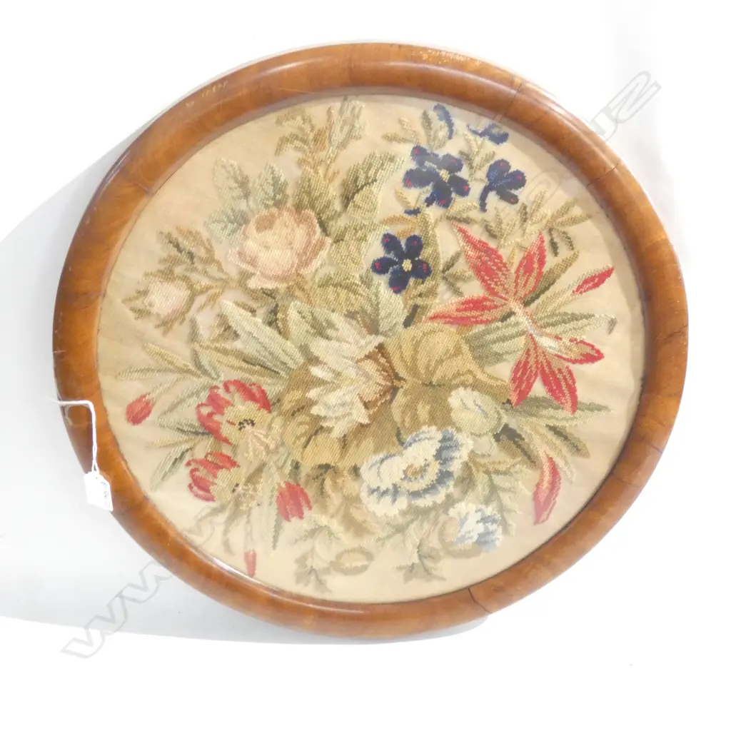 VINTAGE FRAMED FLORAL EMBROIDERY 485mm dia Image 1++