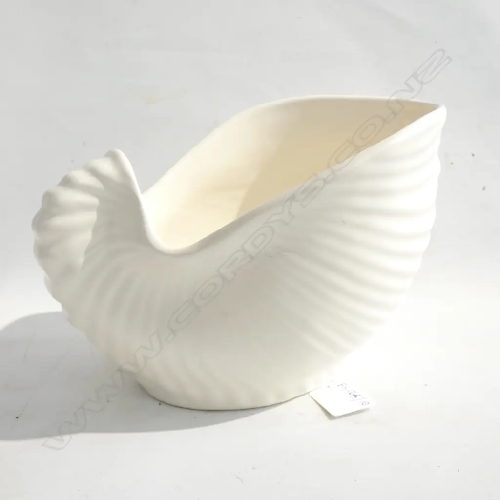 CROWN LYNN WHITEWARE SHELL VASE W.220mm Image 1++