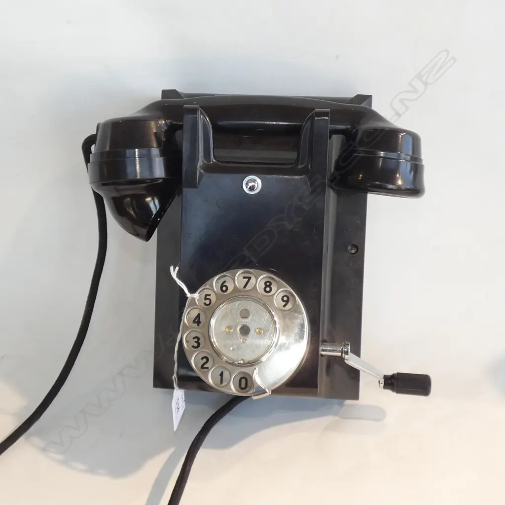 VINTAGE BLACK BAKELITE TELEPHONE Image 1++