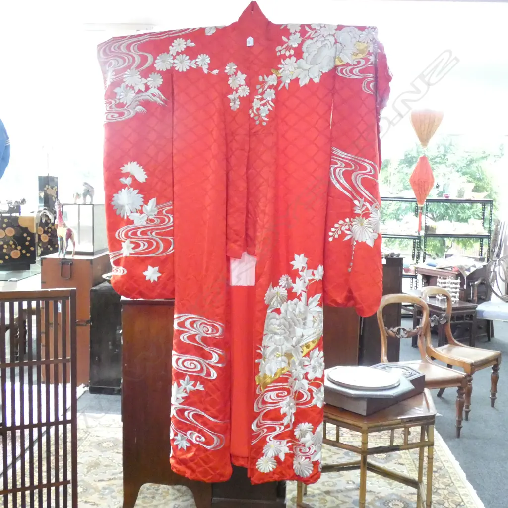RED EMBROIDERED KIMONO  Image 1++