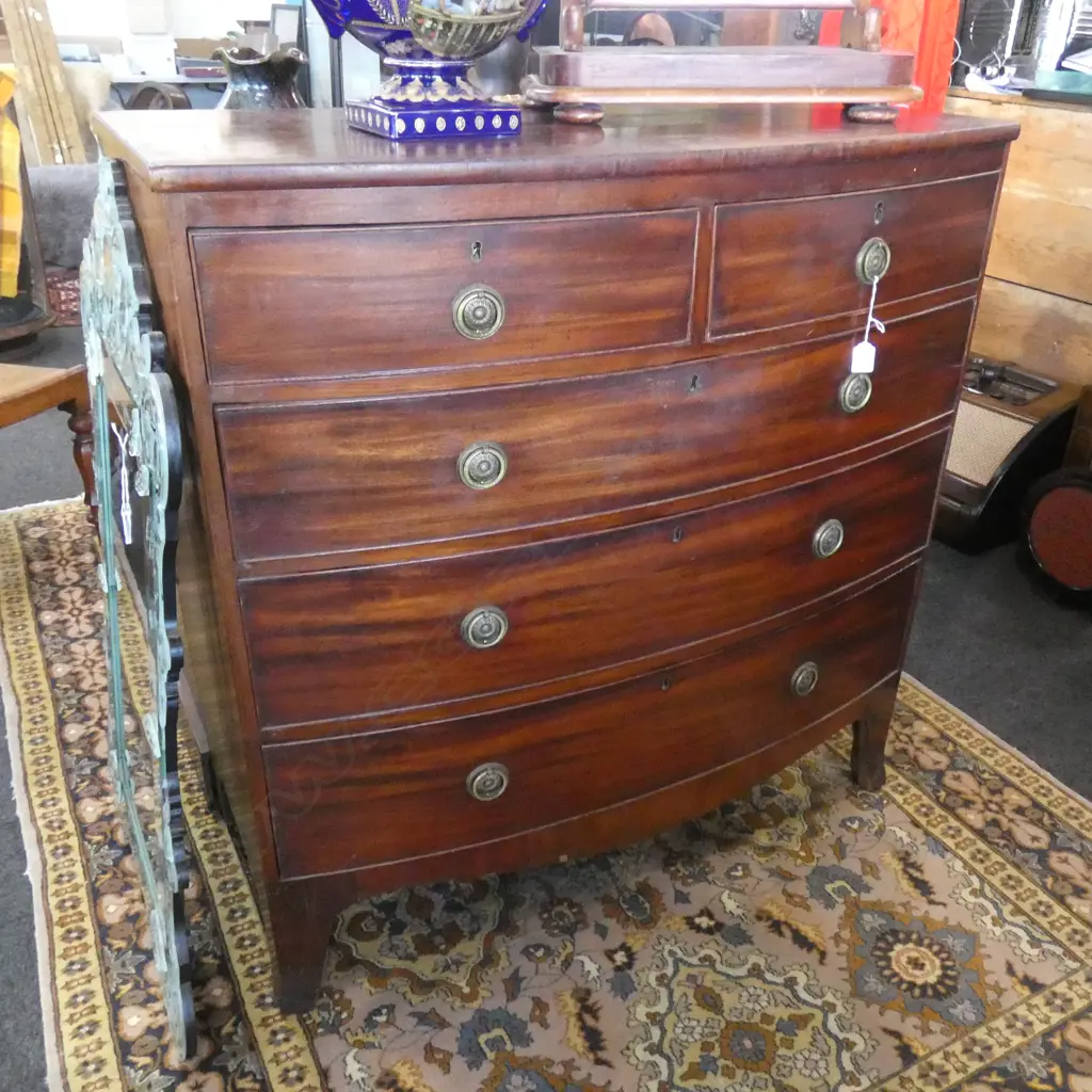 GEORGIAN BOW FRONT CHEST H1030 W1030 Image 1++