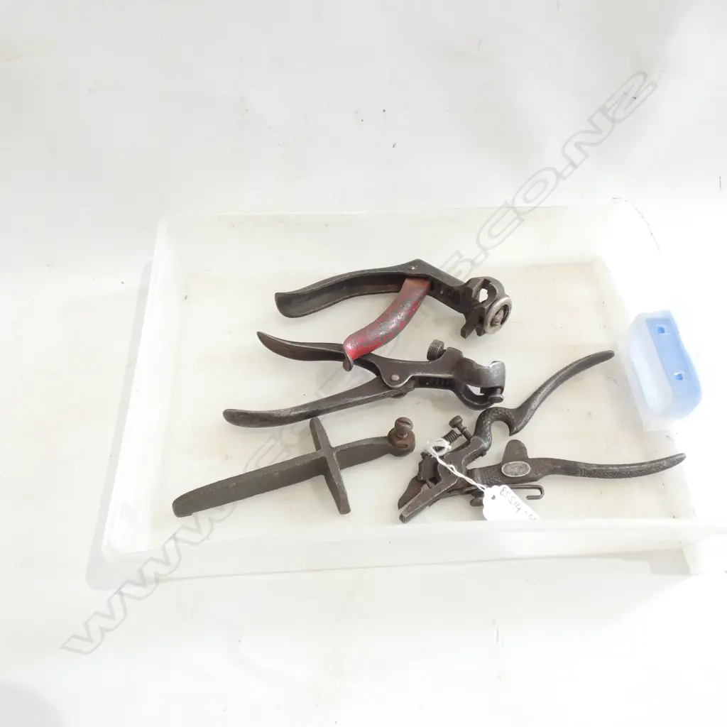 4 VINTAGE TICKET PUNCHES Image 1++