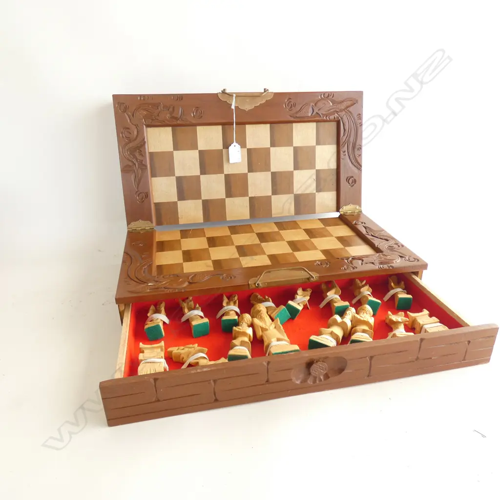 LG WOODEN FOLDING CHESS SET  Image 1++