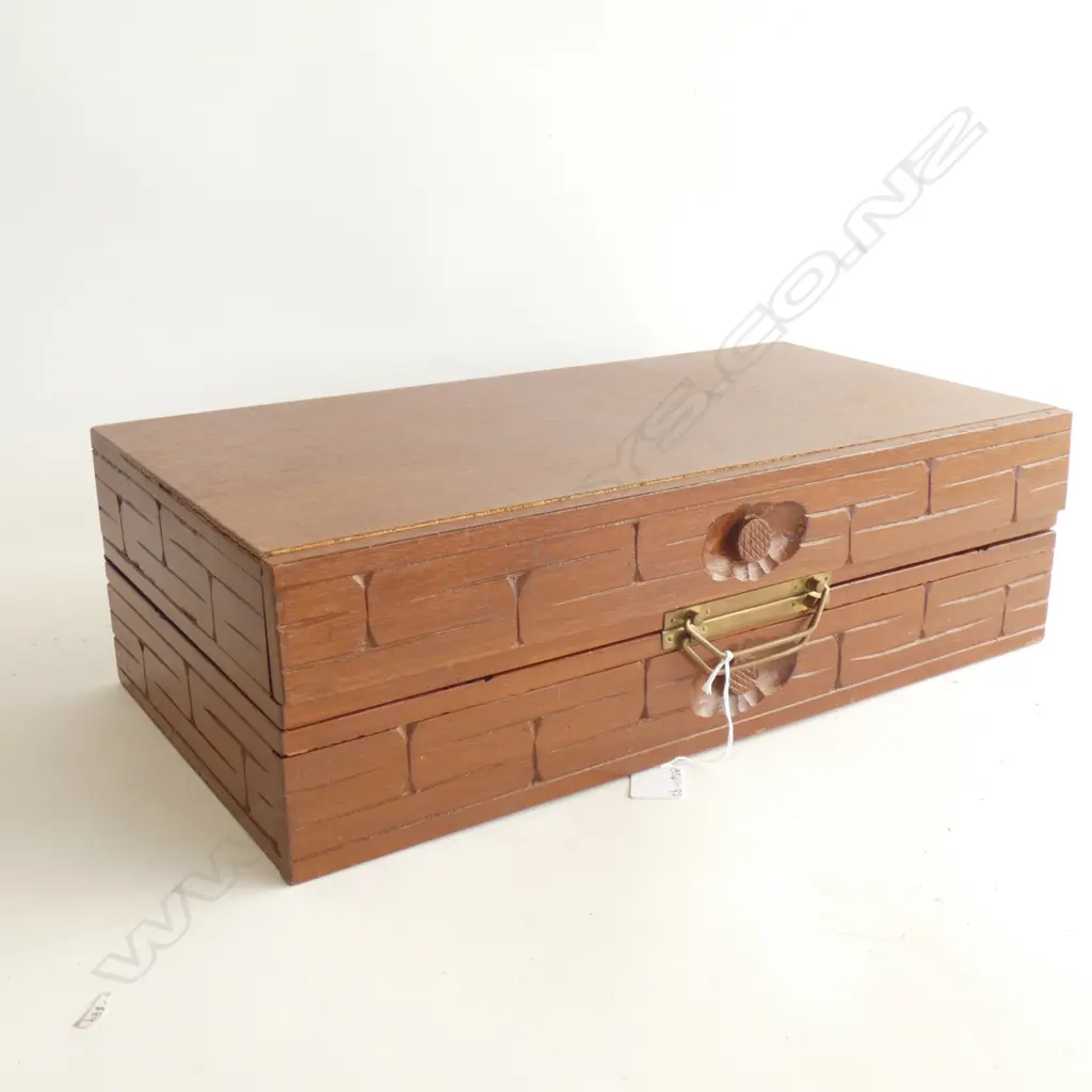 LG WOODEN FOLDING CHESS SET  Image 1++