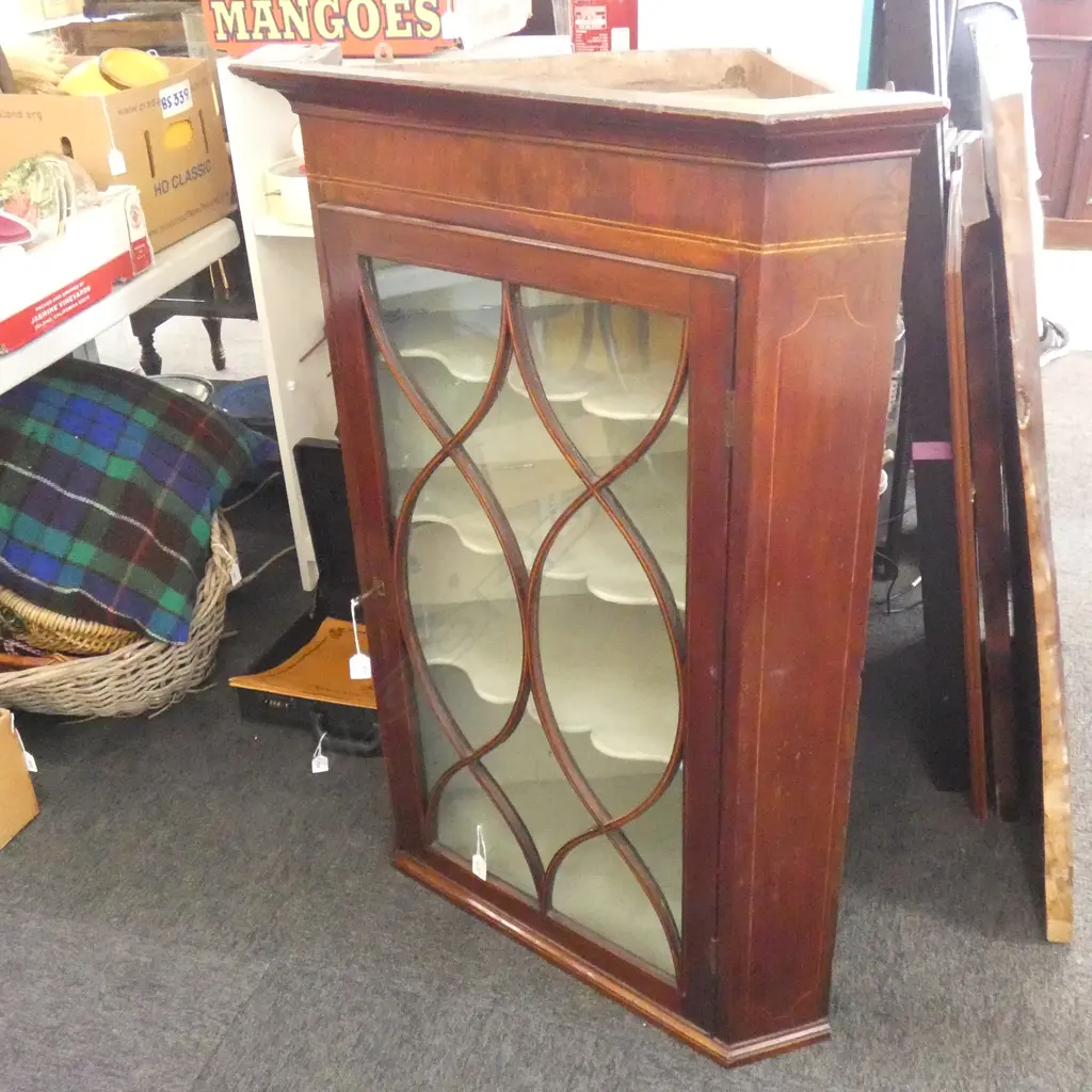 GEORGIAN GLAZED CORNER CABINET... Image 1++