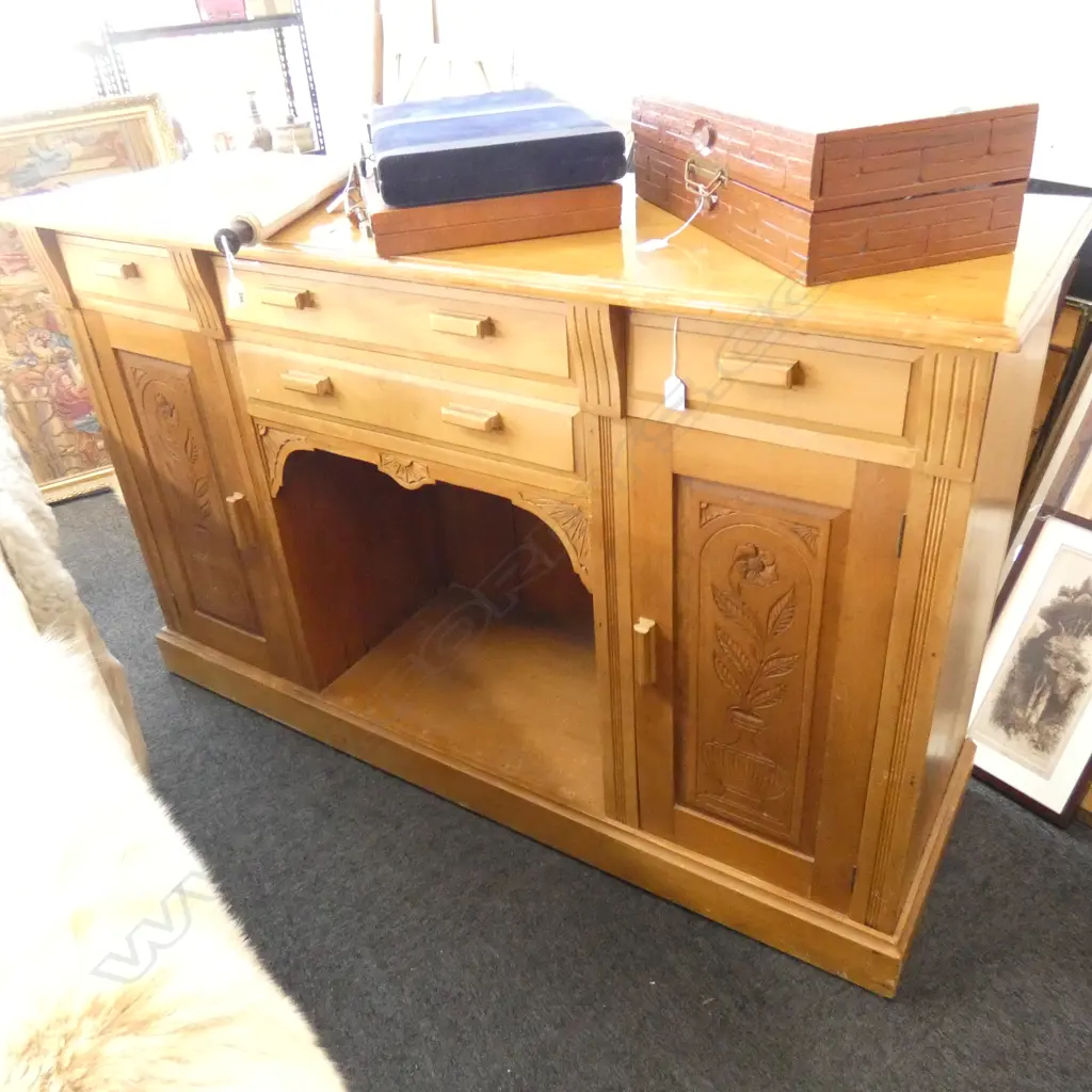 COLONIAL KITCHEN SIDEBORAD  Image 1++