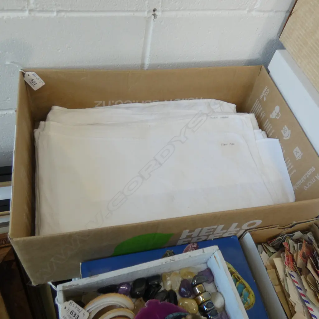 BOX LOT WHITE LINEN TABLECLOTHS ETC Image 1++