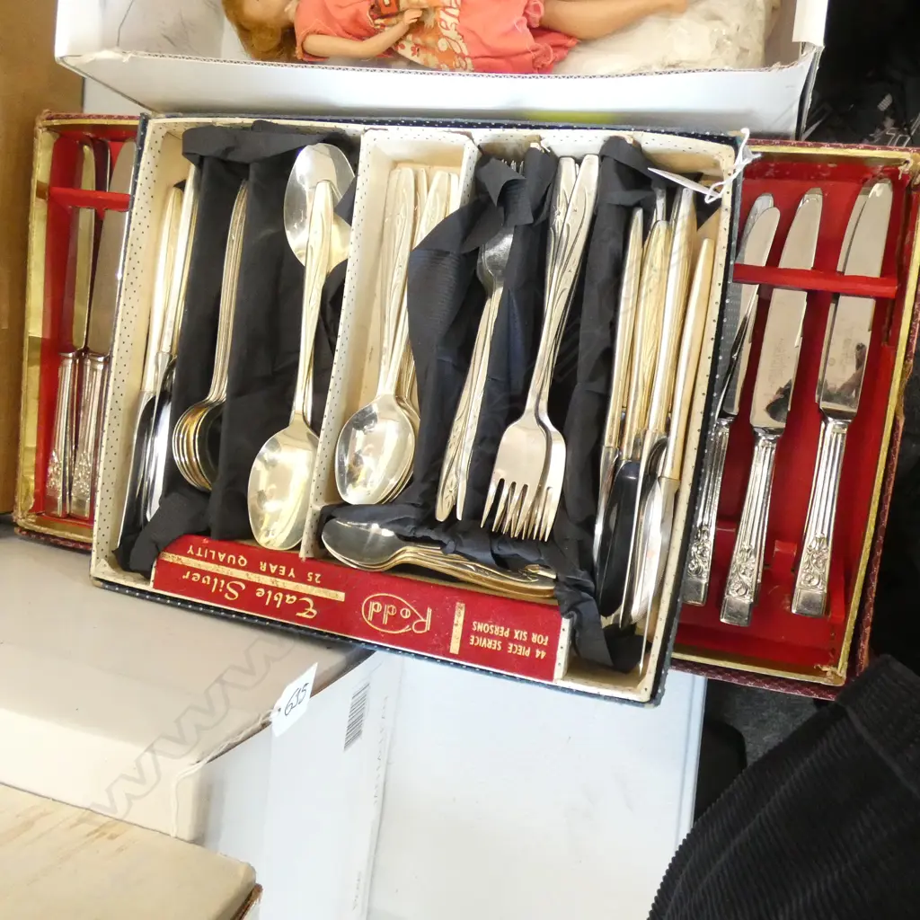 2 6 PLACE BOXED CUTLERY SETS; RODD 'STARDUST' + COMMUNITY STYLE 'SPRINGTIME' Image 1++