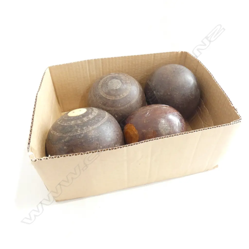 4 OLD BOWLING BALLS  Image 1++