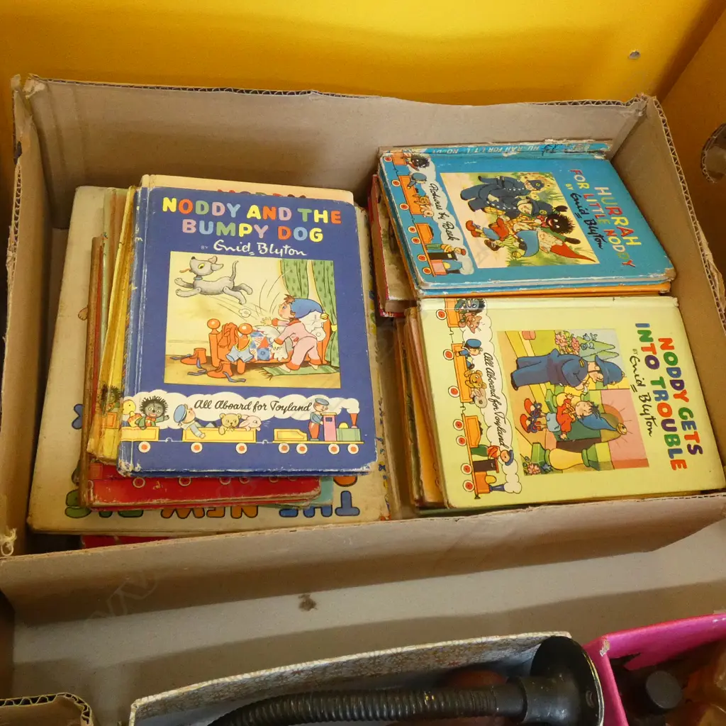 BOX LOT CHILDRENS BOOKS; ENID BLYTON ETC Image 1++