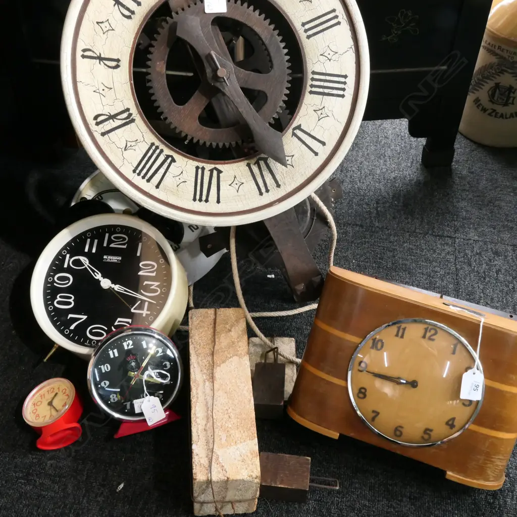 SELECTION  ASST WALL AND ALARM CLOCKS (6) Image 1++