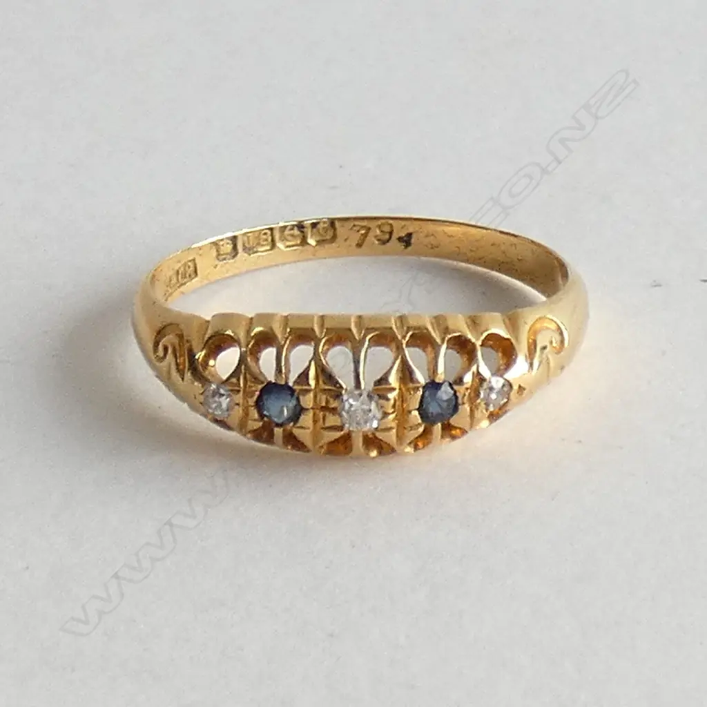 18CT SAPPHIRE & DIAMOND RING 2.66g Image 1++