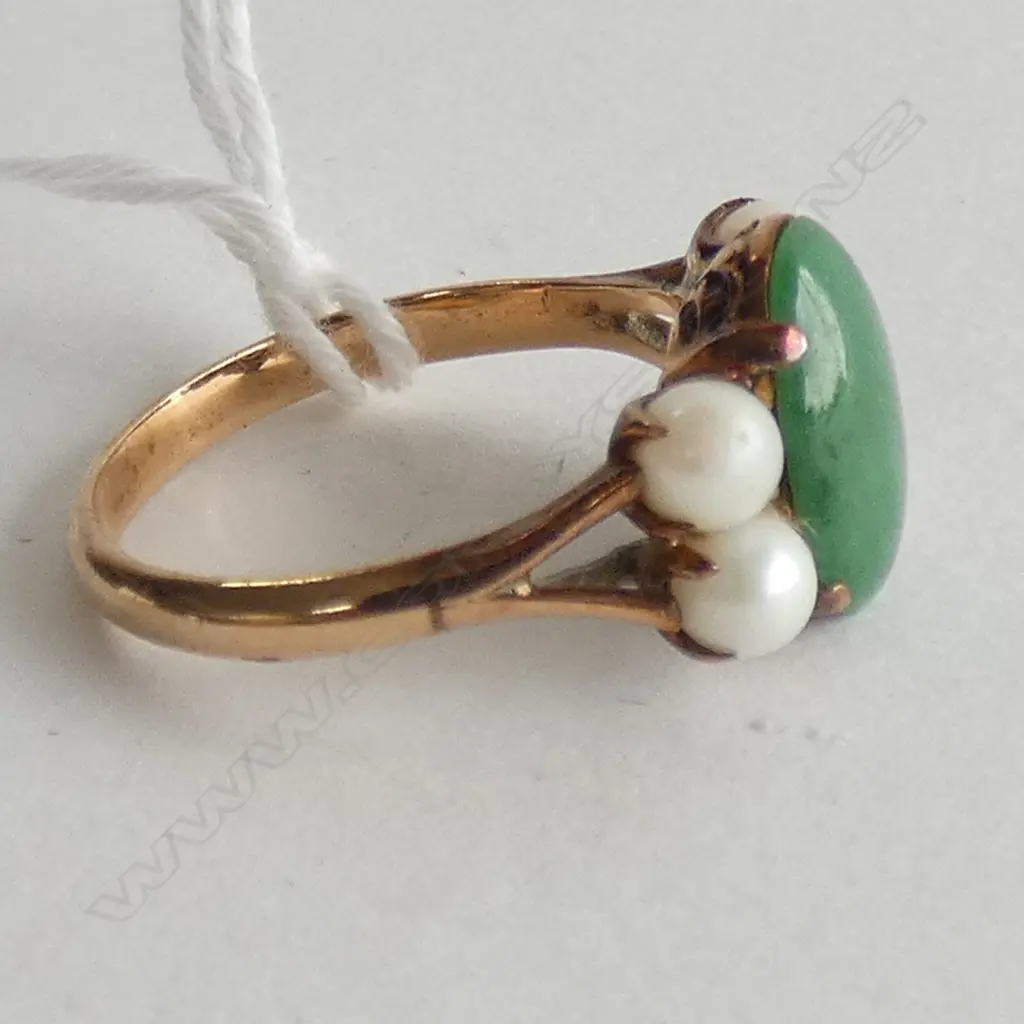 14CT GOLD, JADE & PEARL RING 3 GRAMS Image 1++