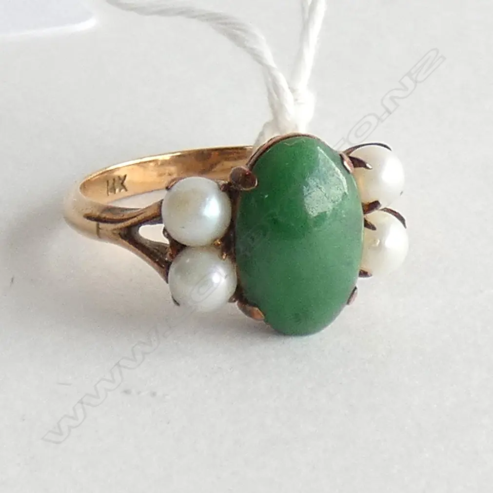 14CT GOLD, JADE & PEARL RING 3 GRAMS Image 1++