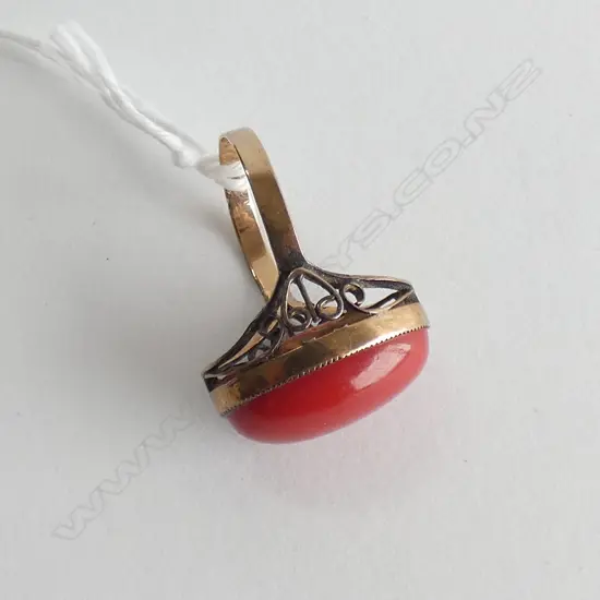 VINTAGE 18CT GOLD & NATURAL RED CORAL RING