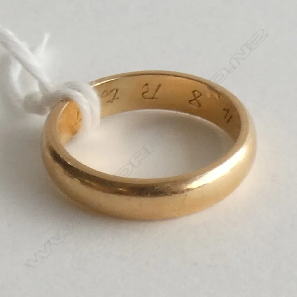18CT WEDDER 5.4 GRAMS Image 1++