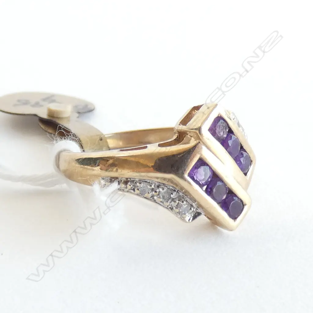 9CT GOLD AMETHYST & DIAMOND RING (TICKET $395) Image 1++