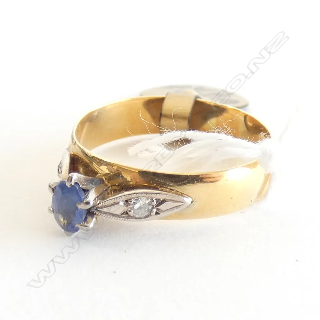 18CT SAPPHIRE & DIAMOND RING (TICKET $595) Image 1++