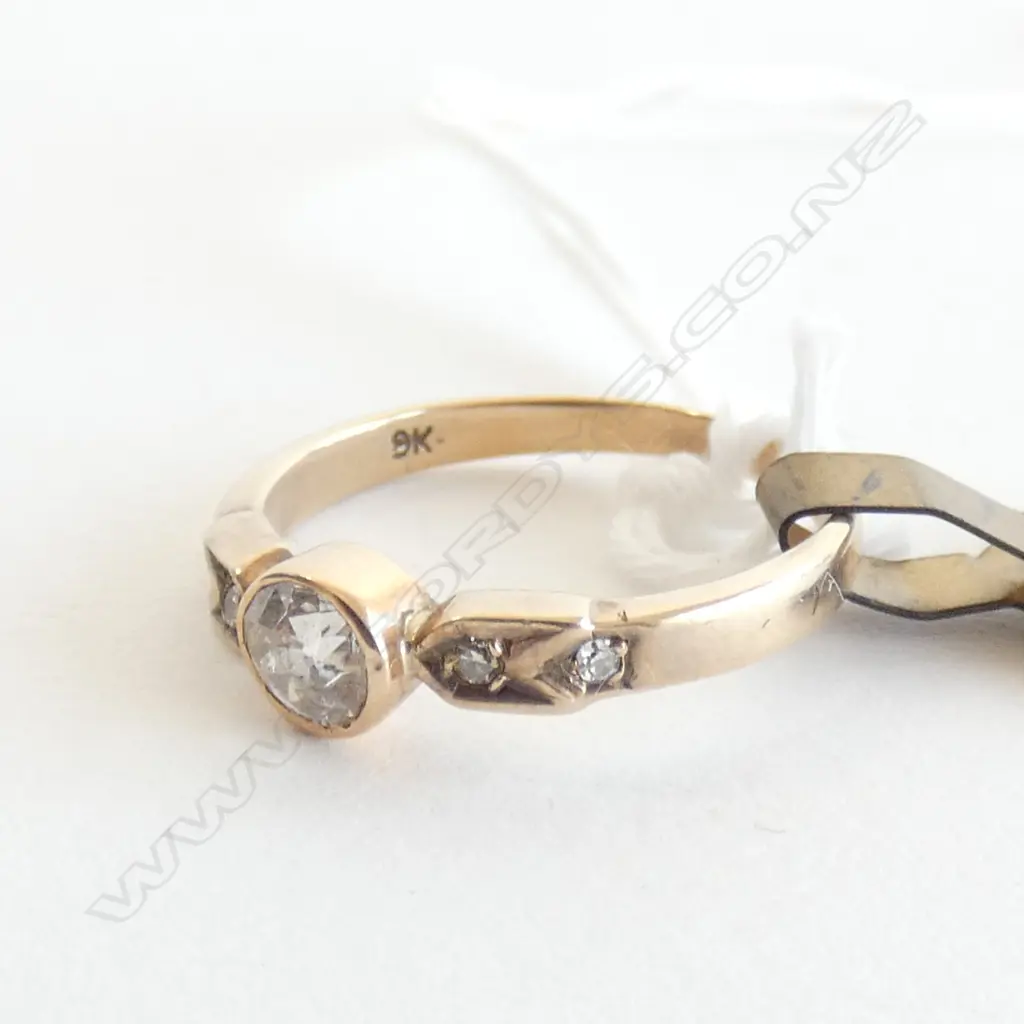 9CT GOLD & OLD DIAMOND RING (TICKET $650) Image 1++