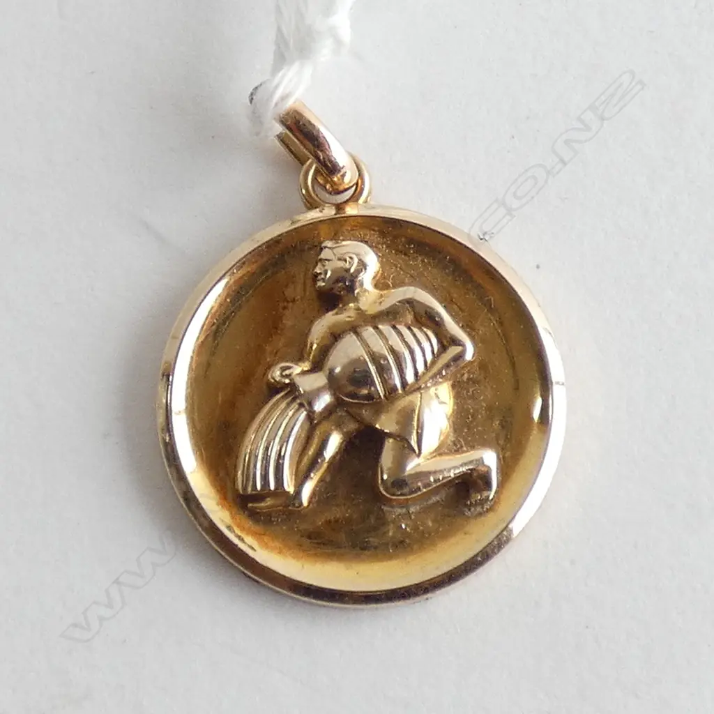 9CT YG GERMAN AQUARIUS PENDANT 5.3 GRAMS Image 1++