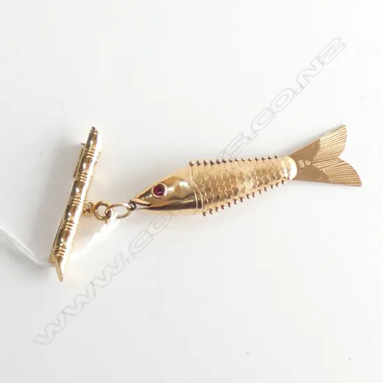 18CT YG GOLD ARTICULATED FISH BROOCH 8.6 GRAMS