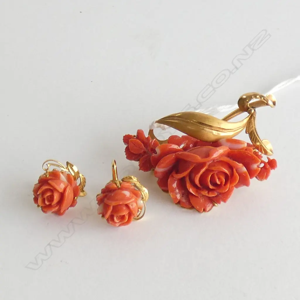 18CT CARVED RED CORAL BROOCH & EARRINGS SET 19 GRAMS Image 1++