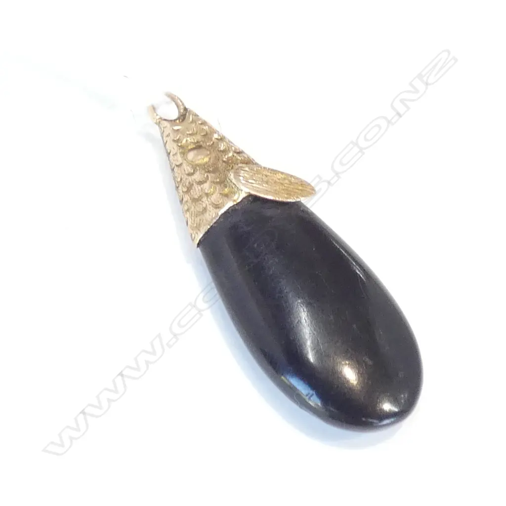 GOLD & ONYX ? FISH PENDANT Image 1++