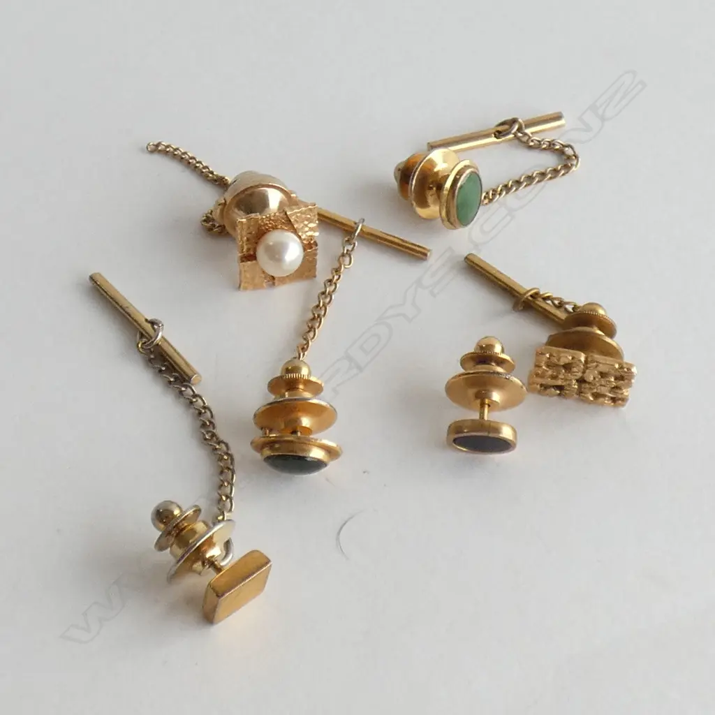 MENS 14CT GOLD STUDS; PEARL, JADE ETC Image 1++