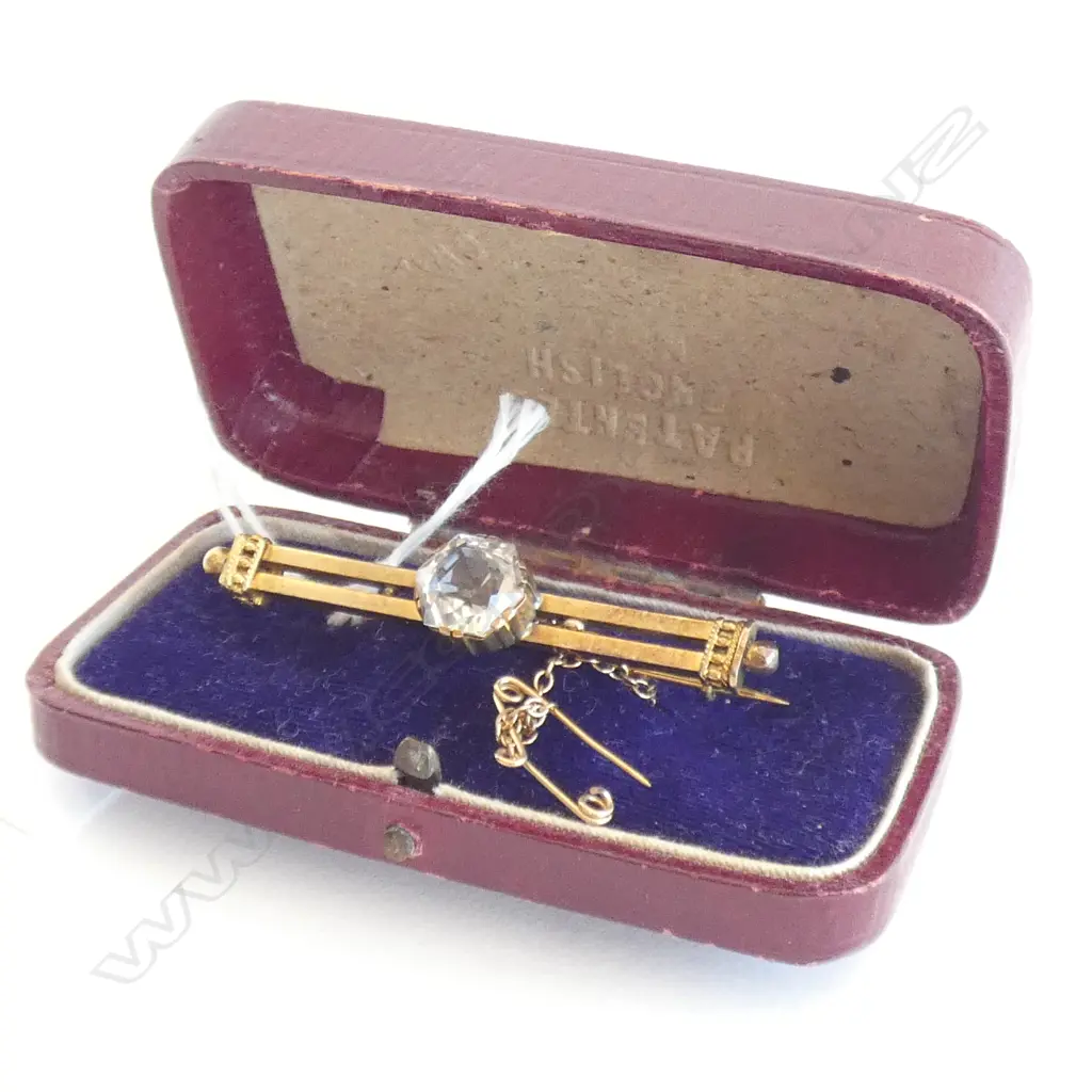 9CT GOLD AND CLEAR STONE BROOCH Image 1++