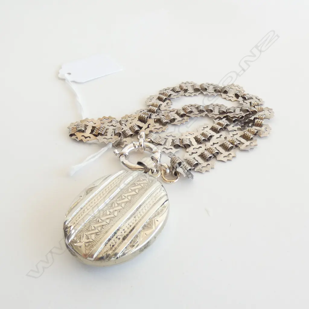 SILVER EDWARDIAN LOCKET AND COLLAR Image 1++