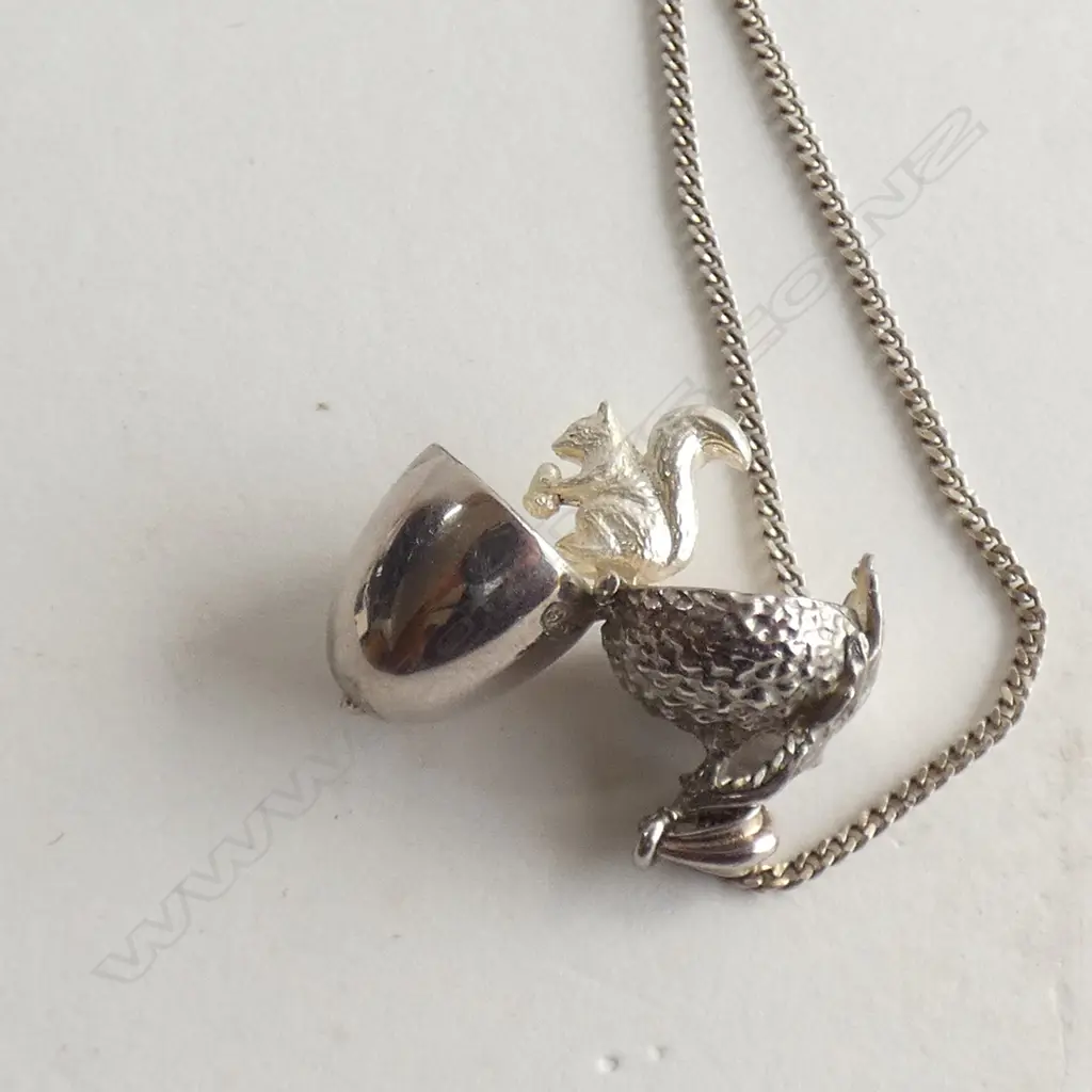 STG SILVER ACORN PENDANT ON STG CHAIN 9.7 GRAMS Image 1++