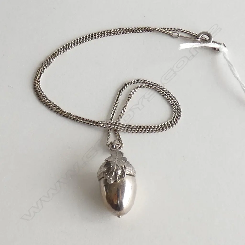 STG SILVER ACORN PENDANT ON STG CHAIN 9.7 GRAMS Image 1++