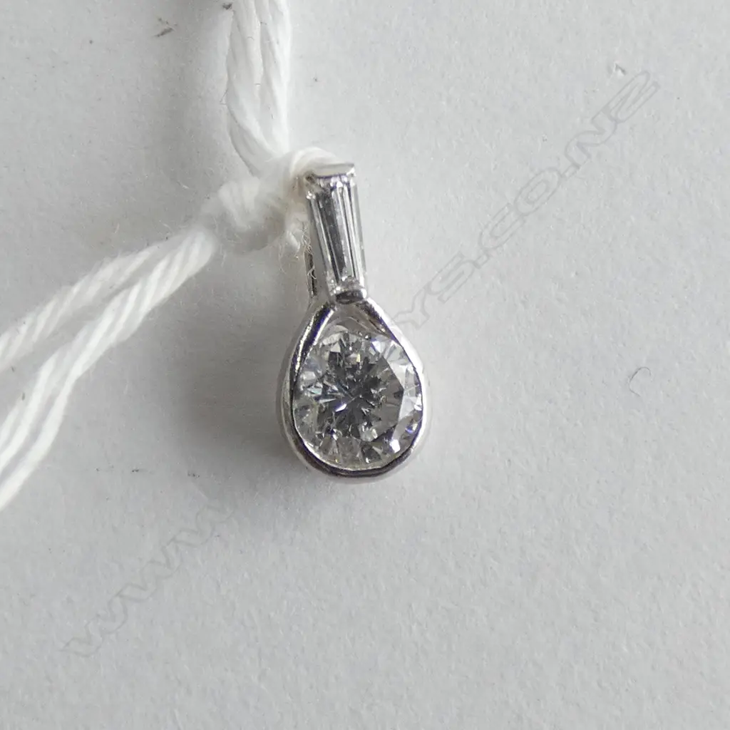 DIAMOND PENDANT Image 1++