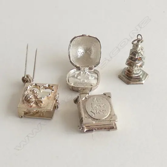 3 GARDONES STG SILVER CHARMS + 1 OTHER
