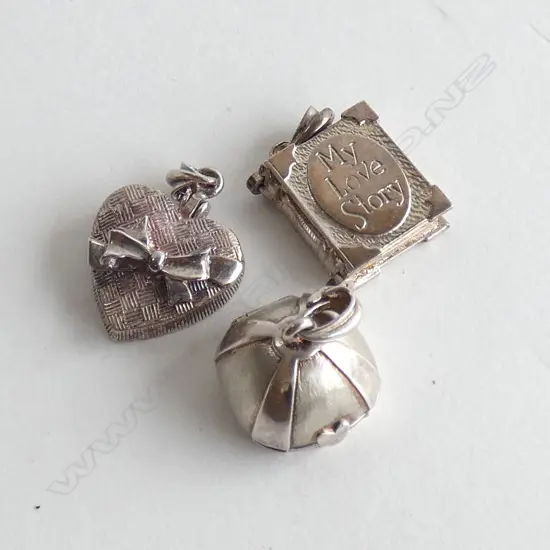3 GARDONES STG SILVER CHARMS