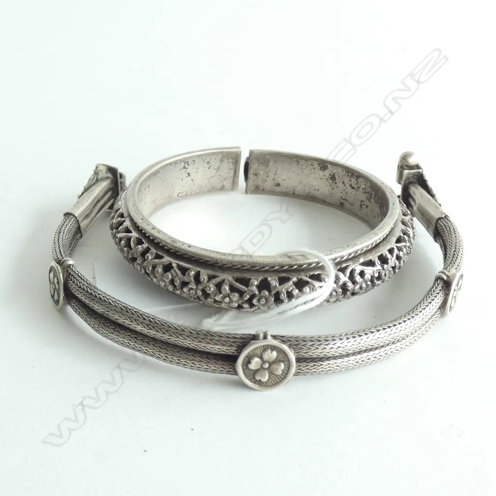 VINTAGE SILVER BANGLE & BRACELET (NO PIN) Image 1++