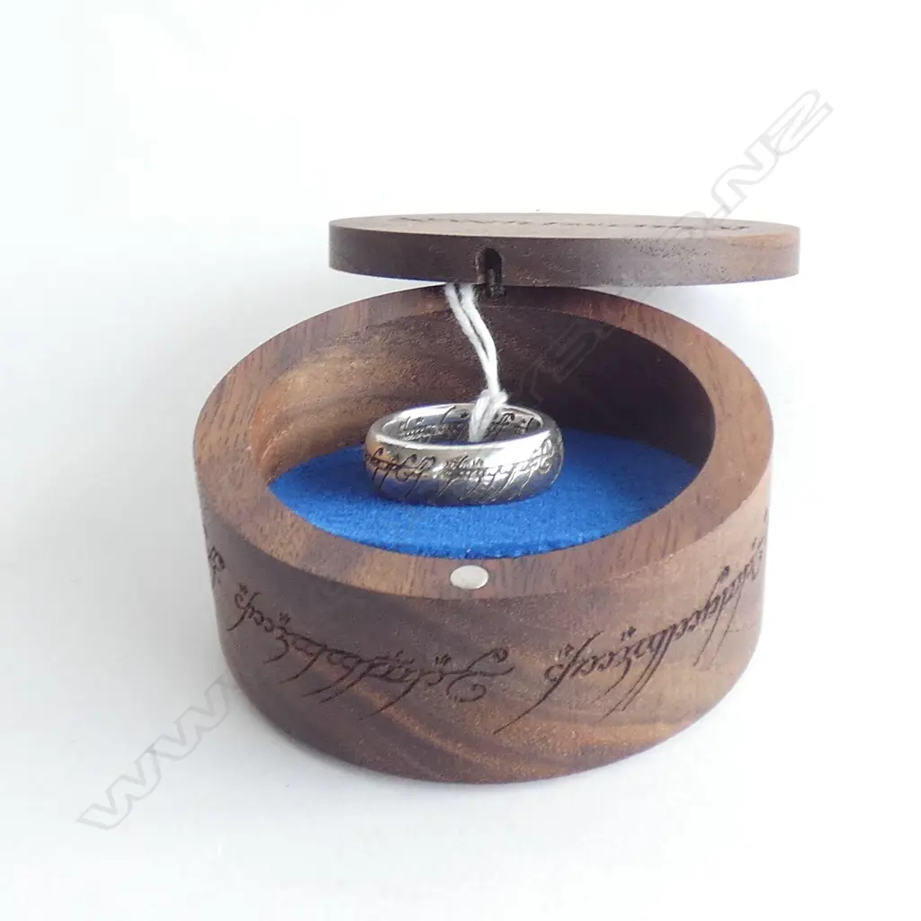 SILVER LOTR RING IN CASE 10.3 GRAMS Image 1++