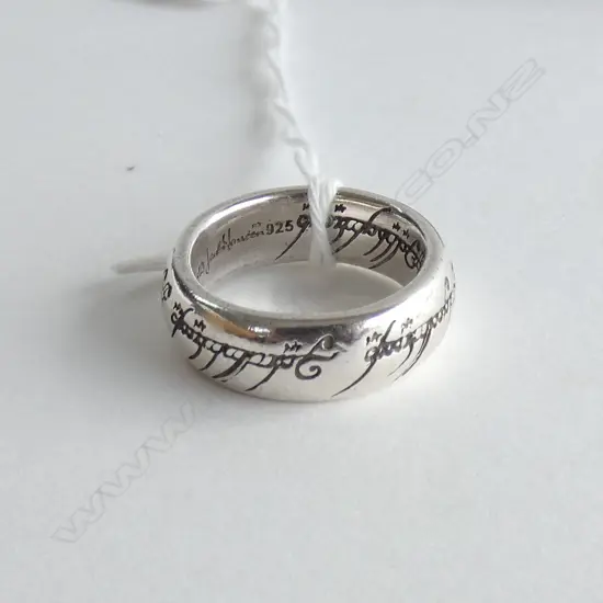 SILVER LOTR RING IN CASE 10.3 GRAMS
