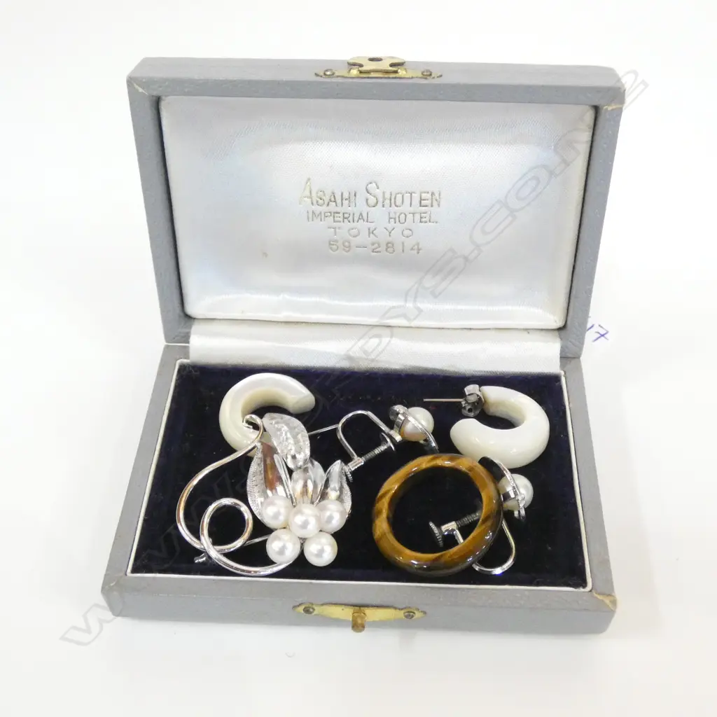 MOP EARRINGS, TIGERS EYE RING, PEARL EARRINGS & BROOCH Image 1++