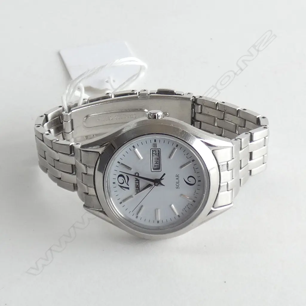 SEIKO SOLAR POWERED LADIES WRIST WATCH Image 1++