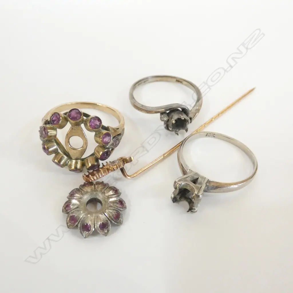 SCRAP GOLD; 3 RINGS (2 18CT WHITE GOLD) + TIE PIN 11 GRAMS Image 1++