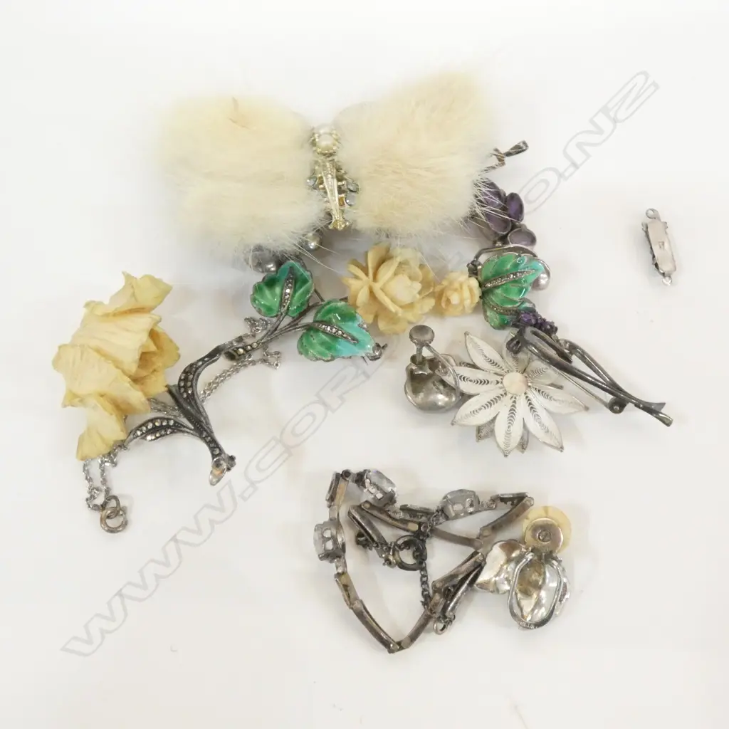 GROUP OF VINTAGE BROOCHES & EARRINGS ETC Image 1++