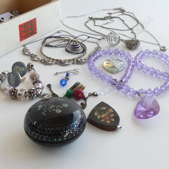 ASST. COSTUME JEWELLERY PLUS INLAYED LACQUER WARE BOX