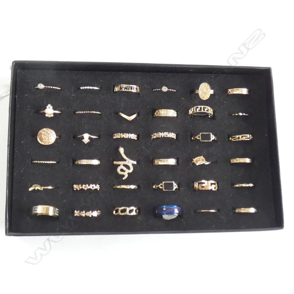 TRAY OF ASST. GOLD TONE RINGS Image 1++