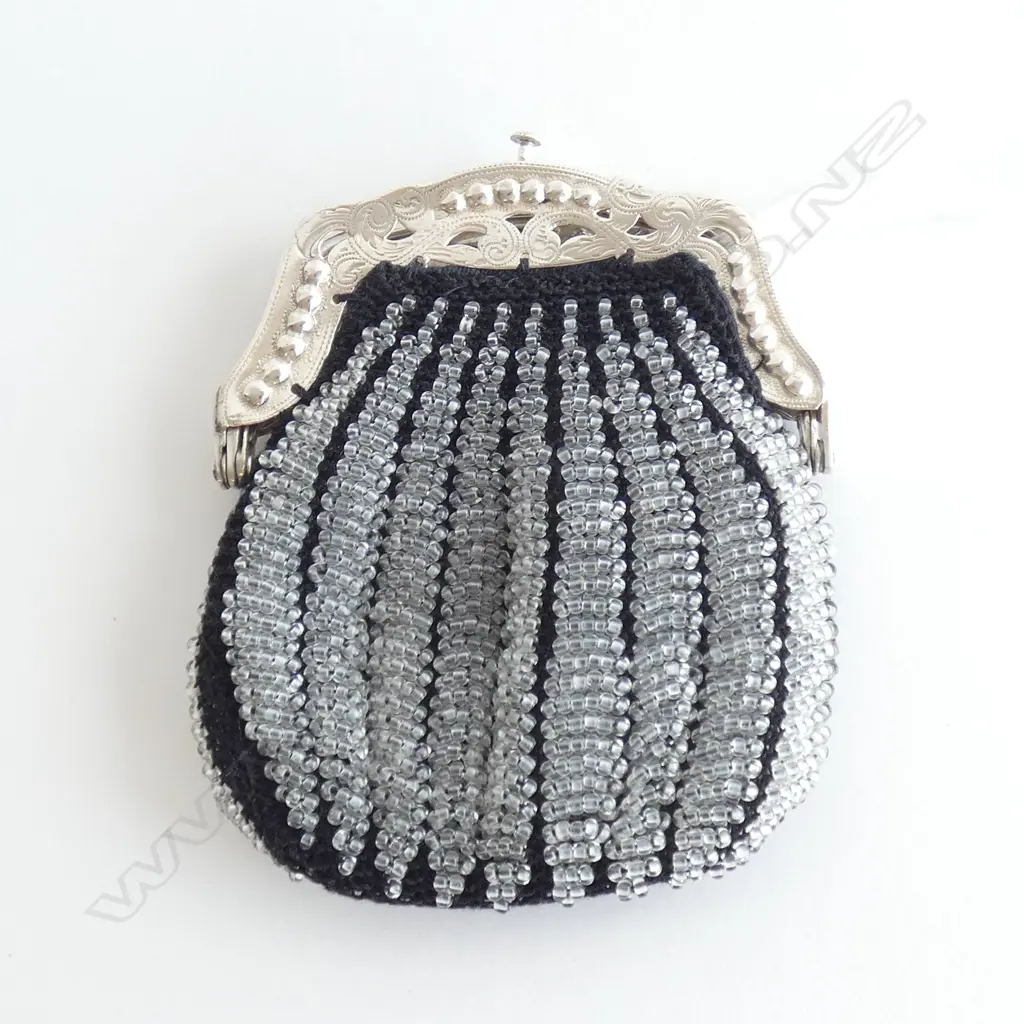 SILVER FRAMED BEADED COIN PURSE Image 1++
