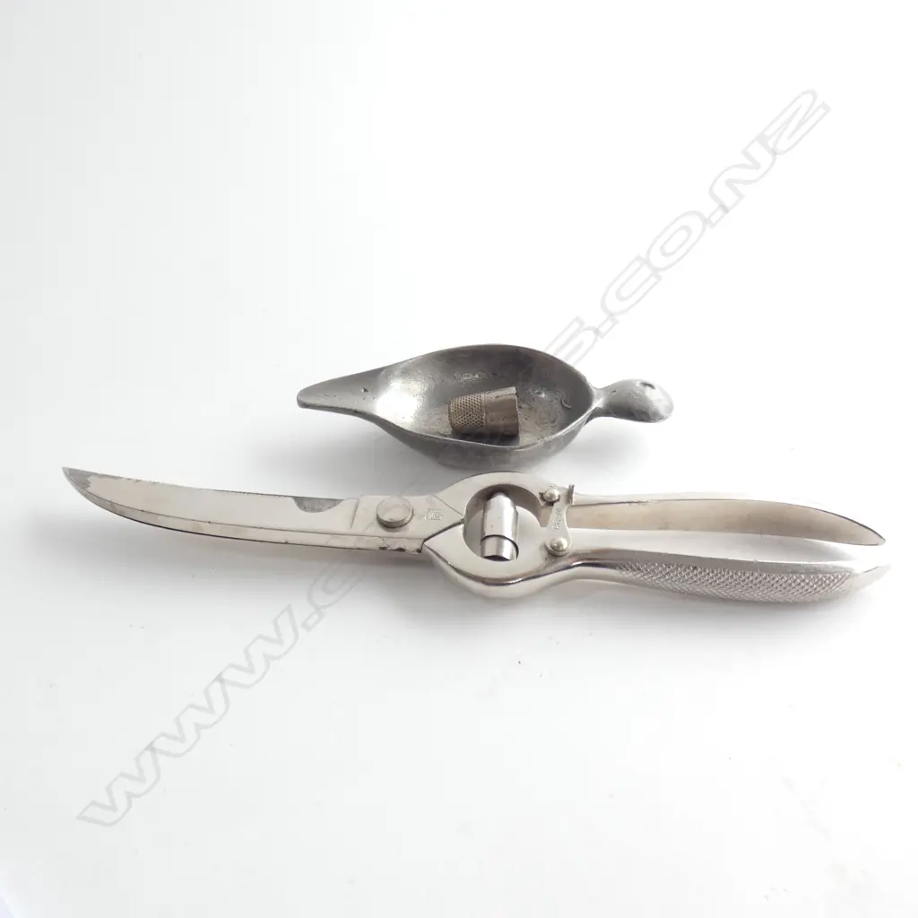 QUALITY OLD SHEARS + ANTIQUE PEWTER QUAICH & THIMBLE Image 1++